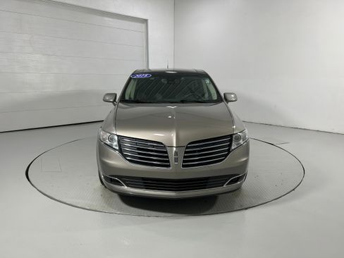 Used 2018 Lincoln MKT AWD image 17