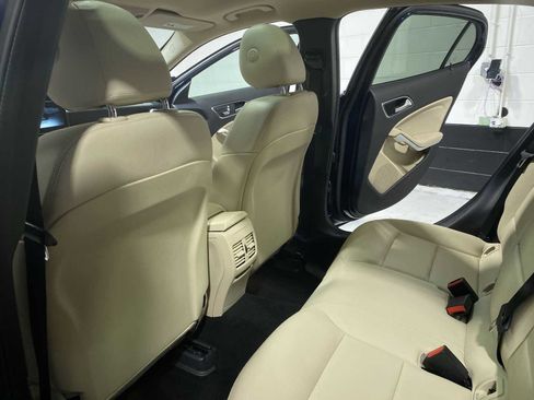 Used 2018 Mercedes-Benz GLA 250 4MATIC image 12