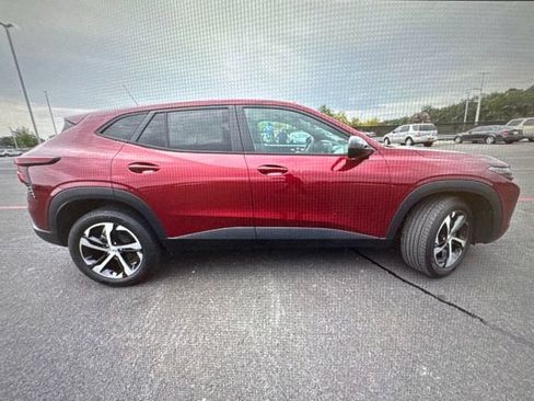 Used 2024 Chevrolet Trax RS FWD image 8