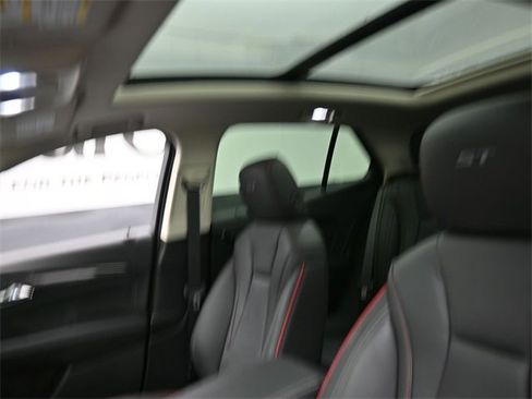 Used 2023 Buick Envision Essence w/ Sport Touring Package image 17