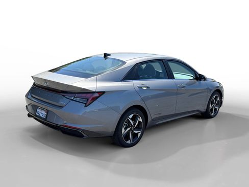 Certified 2022 Hyundai Elantra Limited image 5