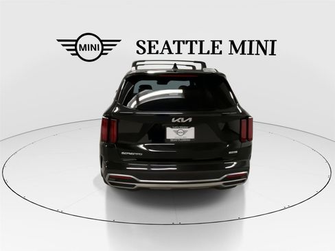 Used 2023 Kia Sorento SX Prestige image 9