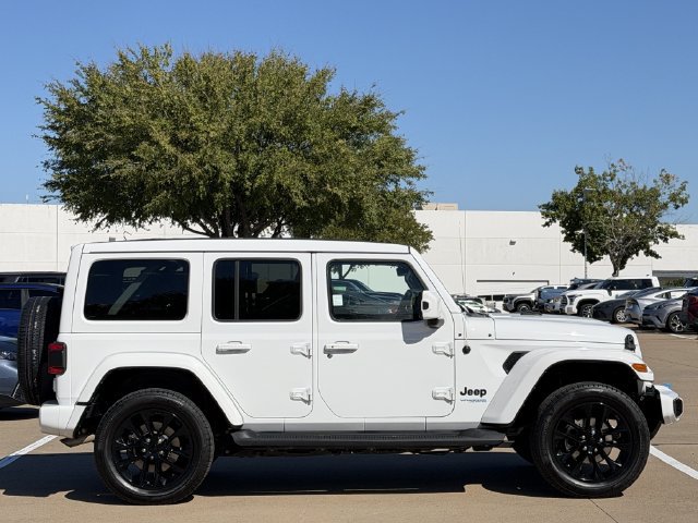 Used 2021 Jeep Wrangler Unlimited Sahara AWD/4WD image 3