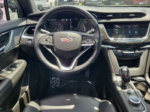 Used 2022 Cadillac XT6 Premium Luxury w/ Technology Package AWD/4WD image 10