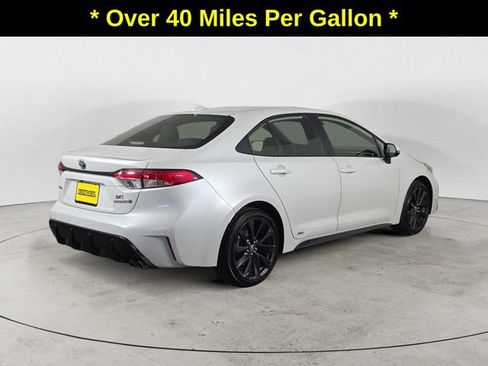 Used 2024 Toyota Corolla SE w/ SE Package AWD/4WD image 5