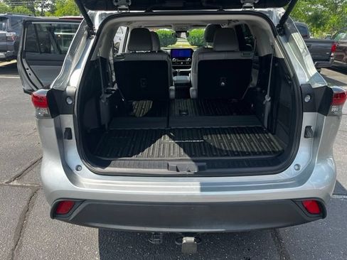 Certified 2024 Toyota Highlander XLE AWD/4WD image 15