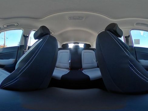 Used 2025 Hyundai Venue SEL image 43