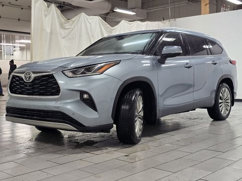Used 2023 Toyota Highlander Platinum image 16