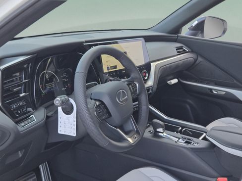 New 2026 Lexus TX 500h AWD image 15