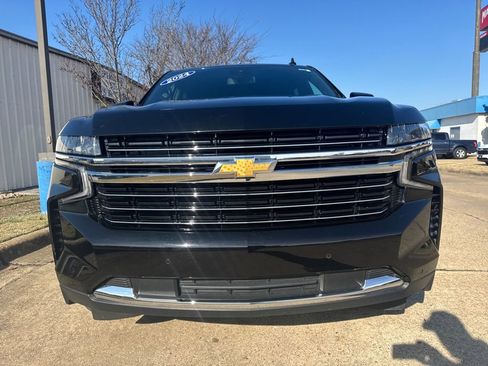 Used 2024 Chevrolet Suburban LT image 2