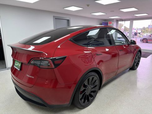 Used 2023 Tesla Model Y Performance AWD/4WD image 3