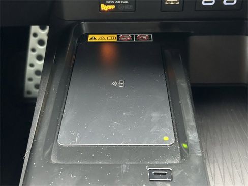 Used 2025 Toyota Camry SE image 29