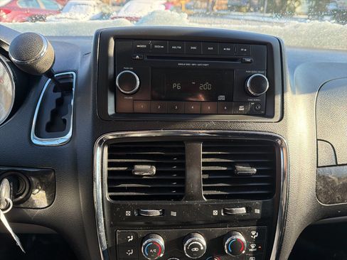 Used 2014 Dodge Grand Caravan SXT image 15