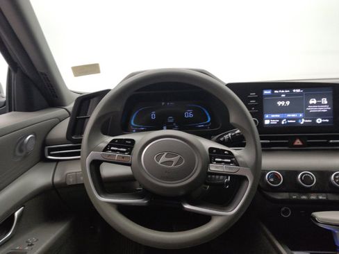 Used 2025 Hyundai Elantra SE FWD image 22