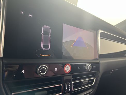 Certified 2026 Porsche Macan AWD/4WD image 24