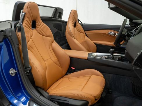 Used 2025 BMW Z4 M40i w/ Edition image 13