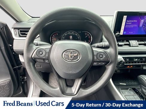 Used 2025 Toyota RAV4 XLE AWD/4WD image 16