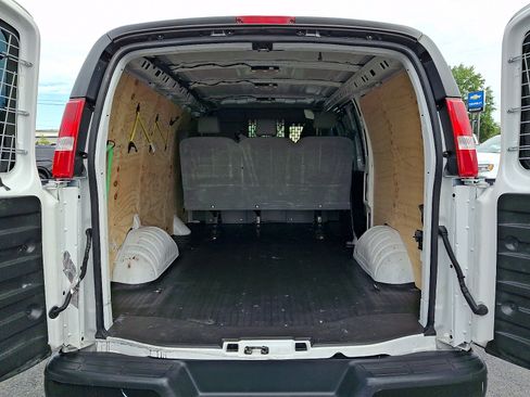 Used 2025 Chevrolet Express 2500 w/ Enhanced Convenience Package RWD image 28