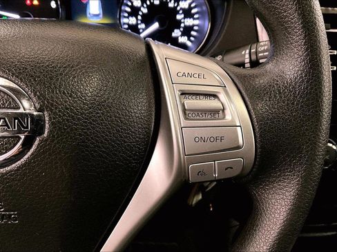 Used 2014 Nissan Rogue S image 19