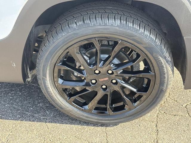 Used 2024 GMC Terrain SLE w/ Driver Convenience Package FWD image 28