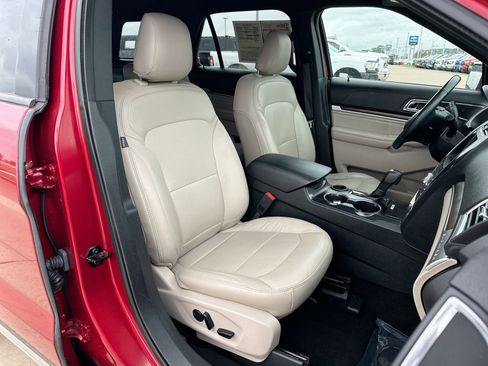 Used 2019 Ford Explorer Limited w/ Ford Safe & Smart Package image 25
