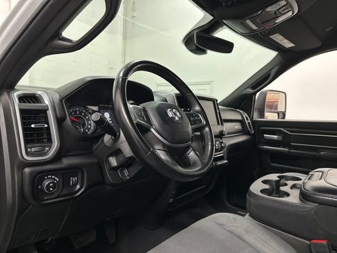 Used 2024 RAM 2500 Big Horn AWD/4WD image 30