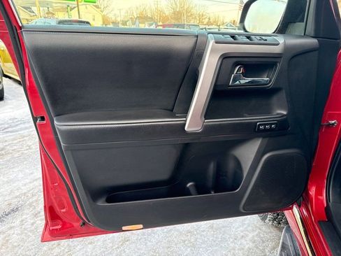Used 2014 Toyota 4Runner Limited image 9