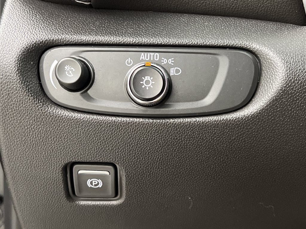 Used 2025 Chevrolet Blazer LT FWD image 46