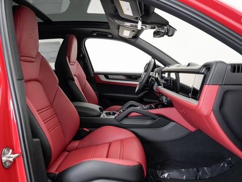 New 2025 Porsche Cayenne S image 25