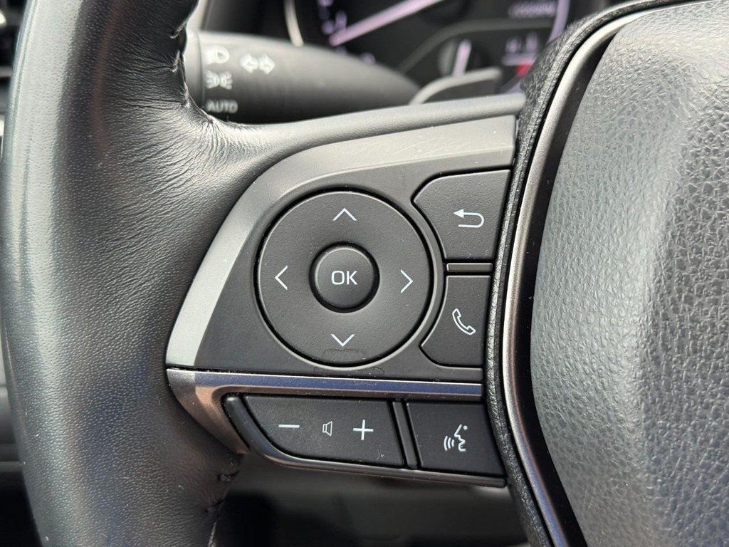 Used 2022 Toyota Camry SE w/ Cold Weather Package FWD image 23