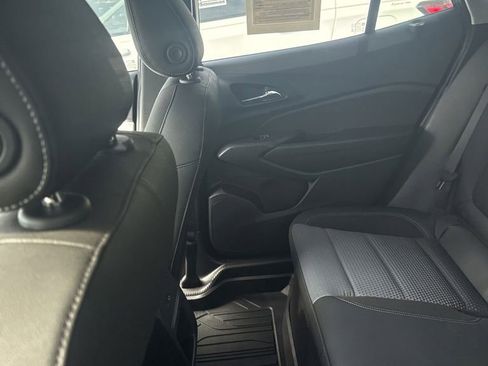 Used 2025 Chevrolet Trax LT w/ LT Convenience Package FWD image 6