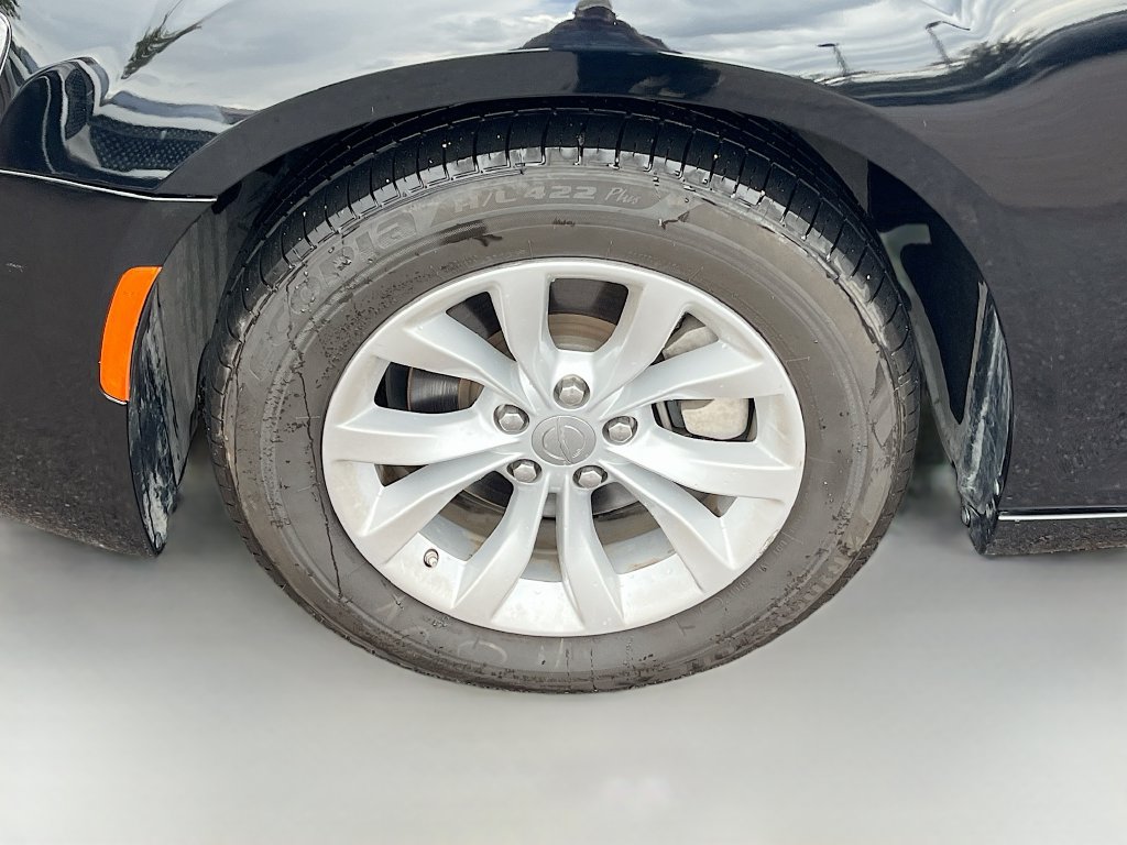 Used 2023 Chrysler 300 Touring RWD image 29