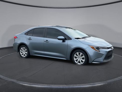Certified 2022 Toyota Corolla LE FWD image 2