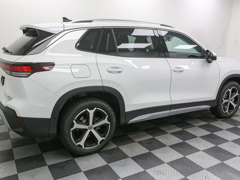 New 2025 Volkswagen Tiguan SE image 9