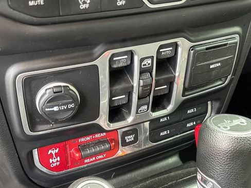 Used 2018 Jeep Wrangler Unlimited Rubicon AWD/4WD image 25