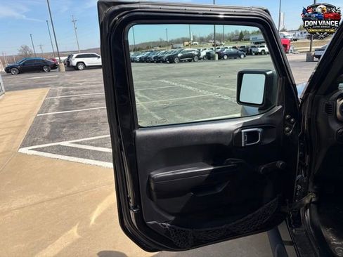Used 2018 Jeep Wrangler Sport AWD/4WD image 9