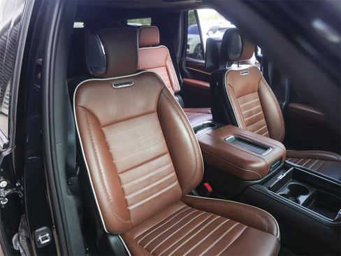 Used 2023 GMC Yukon Denali Ultimate image 40