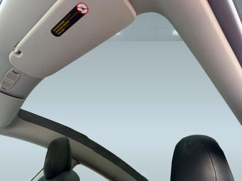 Used 2021 Tesla Model Y Long Range AWD/4WD image 15