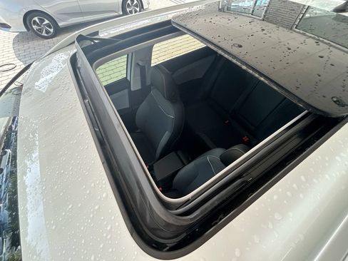 Certified 2023 Volkswagen Taos SE FWD image 35