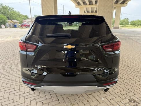 Used 2025 Chevrolet Blazer LT FWD image 8