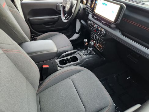 Used 2024 Jeep Wrangler Unlimited Rubicon AWD/4WD image 8