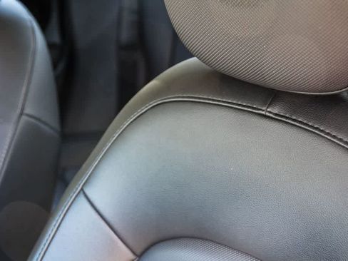 Used 2019 MINI Cooper 4-Door Hardtop w/ Premium Package FWD image 25