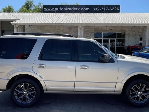 Used 2017 Ford Expedition Limited w/ Equipment Group 301A RWD image 5