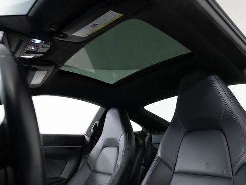 Used 2021 Porsche 911 Turbo image 36