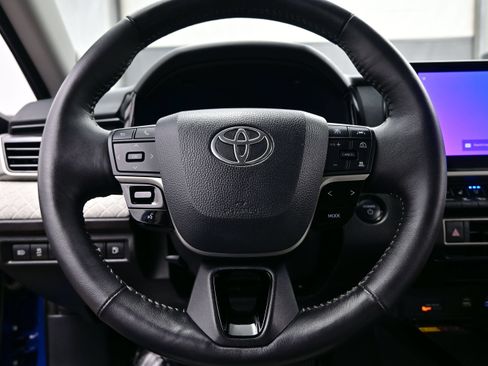 Used 2026 Toyota Camry XLE w/ Premium Plus Package AWD/4WD image 25
