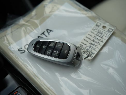 Used 2023 Hyundai Sonata Limited w/ Preferred Accessory Package FWD image 32