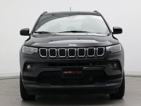 Used 2024 Jeep Compass Latitude AWD/4WD image 2