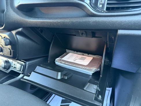 Used 2018 Jeep Renegade Altitude image 34