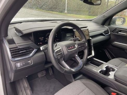 Used 2025 GMC Acadia Elevation image 15