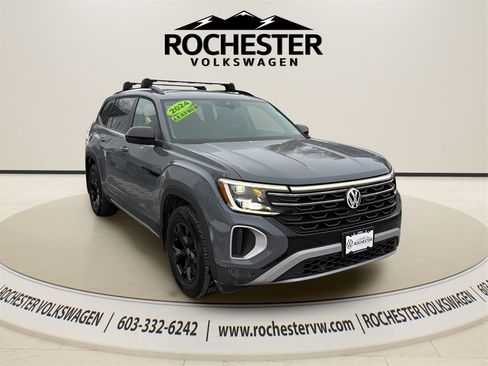 Used 2024 Volkswagen Atlas Peak Edition SE image 11